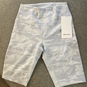 Lululemon Wunder Under HR Short 10” sz 8